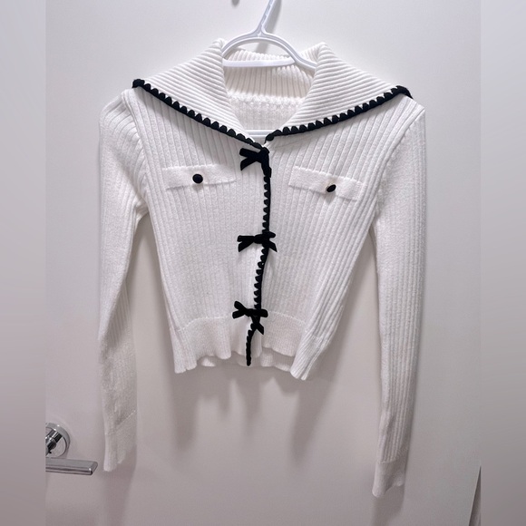 white and black bow top - Picture 2 of 2